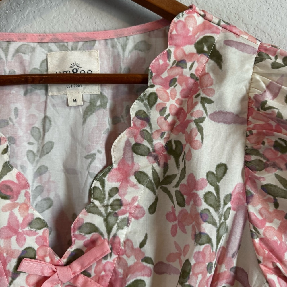 Umgee Women's Pink Green Scalloped Floral Print Bow Tie Front Peplum Top M - Picture 6 of 9